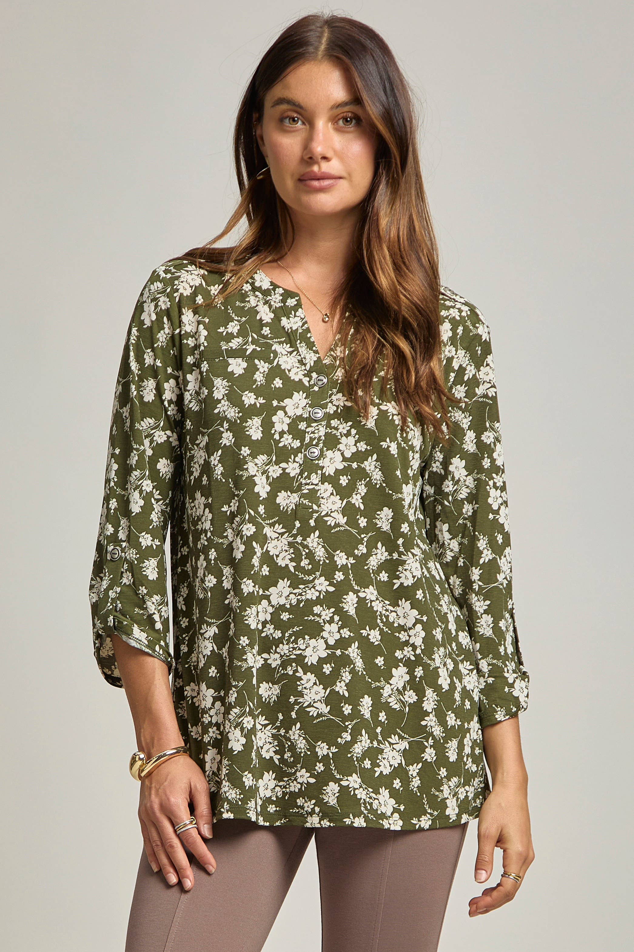 Lizzy-Style Classic Blouse with Faux Pockets – Wrinkle-Free Travel Friendly